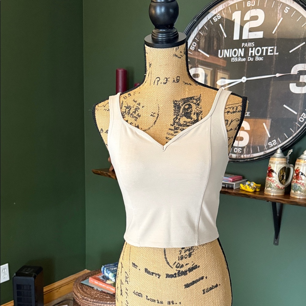 Abercrombie & Fitch Sleeveless Crop Top